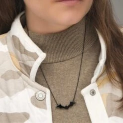 The Batman (2022) - Batman Logo Pendant Necklace -Hasbro Store btmnlogopnk01 3 800x800 1