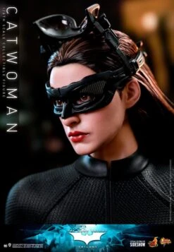 *PRE-ORDER Catwoman - Batman: The Dark Knight Hot Toys Collectibles 1/6 Scale Action Figure -Hasbro Store catwoman dc comics gallery 61b0332caddf1