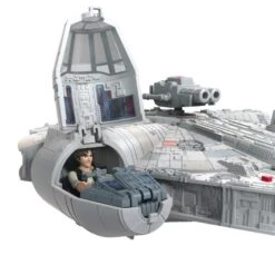 Hasbro Star Wars Mission Fleet Action Figure - Han Solo With Millennium Falcon -Hasbro Store e9343 render sw mfalcon4 20 s
