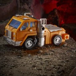 Hasbro Transformers War For Cybertron: Deluxe Action Figure - Huffer -Hasbro Store f0675 dio tra wfc dlx huffer 0201 s