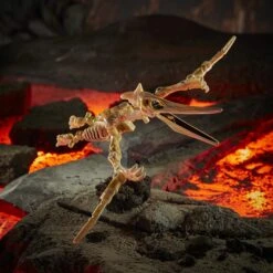 Hasbro Transformers War For Cybertron: Deluxe Action Figure - Wingfinger -Hasbro Store f0679 dio tra gen wfc k deluxe wingfinger 1 online 2000sq