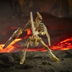 Hasbro Transformers War For Cybertron: Deluxe Action Figure - Wingfinger -Hasbro Store f0679 dio tra gen wfc k deluxe wingfinger 6 online 2000sq