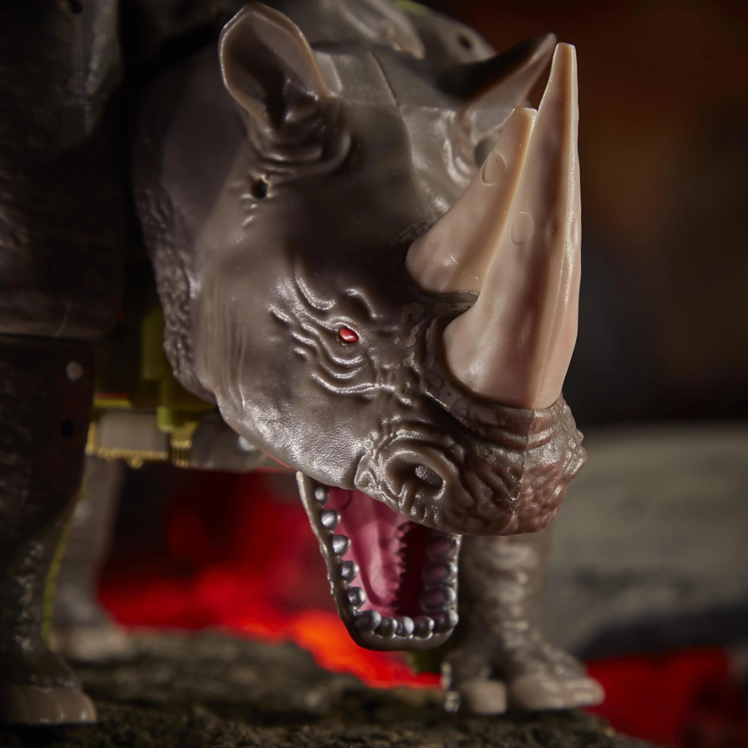 Hasbro Transformers War For Cybertron: Voyager Action Figure - Rhinox (Damaged Box) 7 Hasbro Transformers War For Cybertron: Voyager Action Figure - Rhinox (Damaged Box) - Image 5