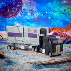 Hasbro Transformers Generations Legacy Action Figure - Commander Motormaster -Hasbro Store f2987 dio tra legacy commander 0004 online 2000sq