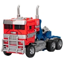 Hasbro Transformers Generations Studio Series Voyager Action Figure - TF7 Optimus Prime -Hasbro Store f71215l00 detail 23 2000px 300dpi