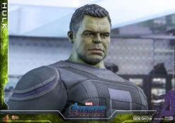 Hulk - Marvel Avengers: Endgame Hot Toys Collectibles 1/6 Scale Action Figure 21 Hulk - Marvel Avengers: Endgame Hot Toys Collectibles 1/6 Scale Action Figure -Hasbro Store hulk sixth scale figure marvel gallery 5da4aef558656