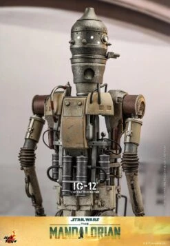 *PRE-ORDER IG-12 (The Mandalorian) - Star Wars Hot Toys Collectibles 1/6 Scale Action Figure -Hasbro Store ig 12 gallery 64909637b2a2b