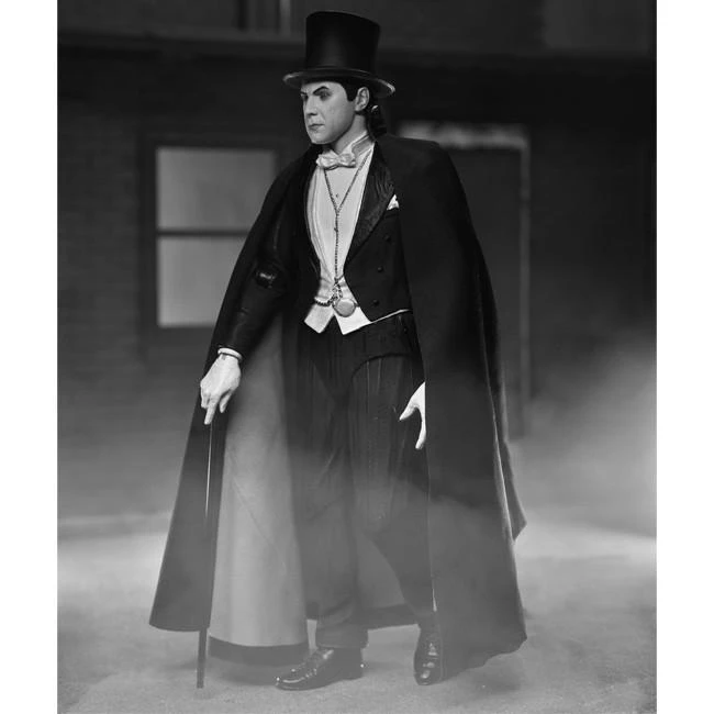 NECA Universal Monsters Ultimate 7 Inch Scale Action Figure - Dracula (Black And White) 6 NECA Universal Monsters Ultimate 7 Inch Scale Action Figure - Dracula (Black And White) - Image 4